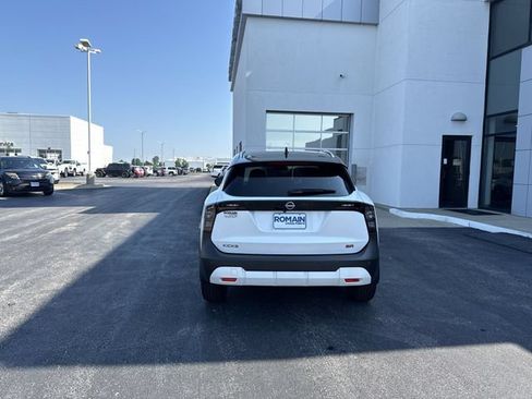 Used 2025 Nissan Kicks SR FWD image 4