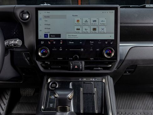 Used 2024 Lexus GX 550 image 24