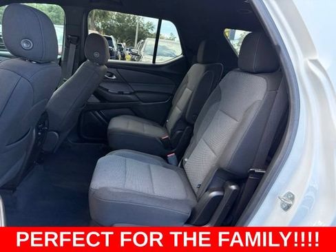 Used 2022 Chevrolet Traverse LT FWD image 15