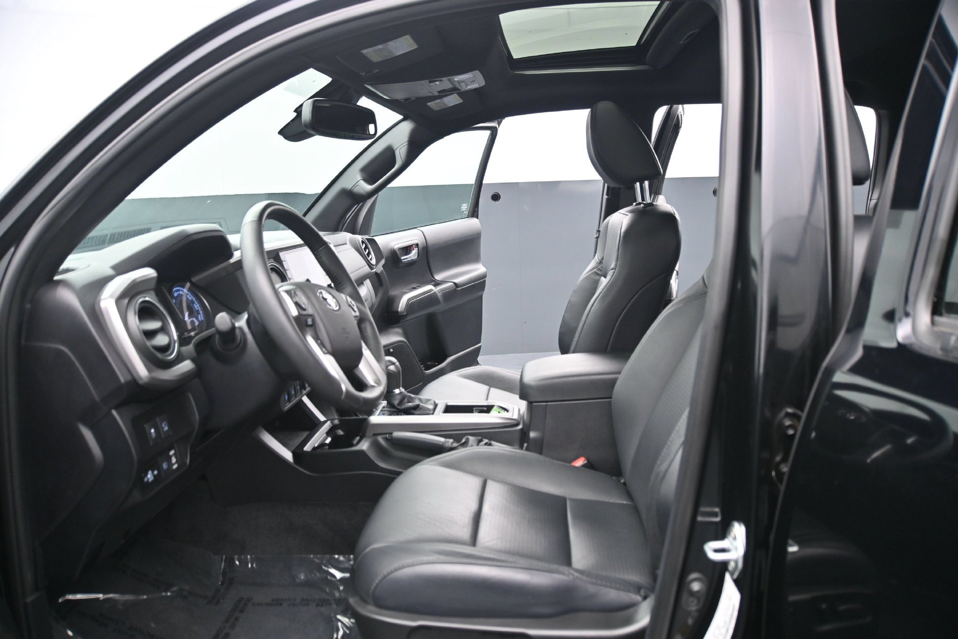 Used 2021 Toyota Tacoma Limited AWD/4WD image 19