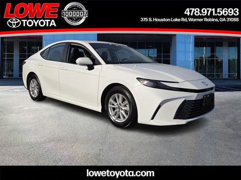 Certified 2025 Toyota Camry LE image 1