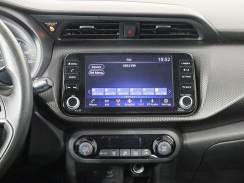 Used 2021 Nissan Kicks SV image 25