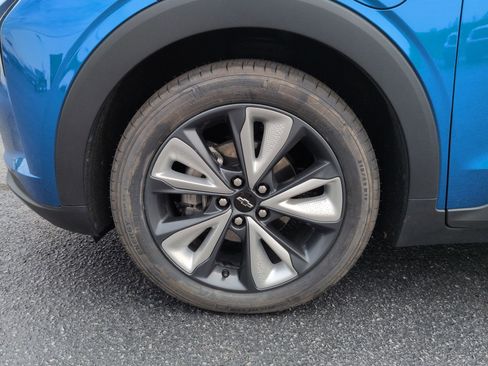 Certified 2022 Chevrolet Bolt EUV LT w/ Convenience Package FWD image 32