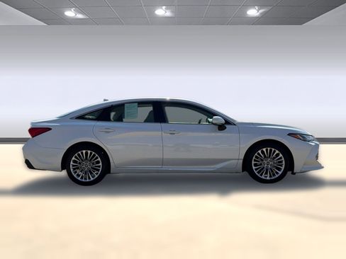 Used 2019 Toyota Avalon Limited image 8