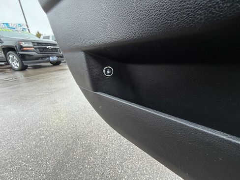 Used 2018 Chrysler 300 Limited w/ Safetytec Plus Group image 40