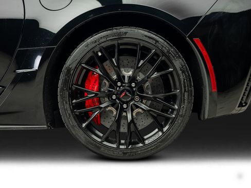 Used 2016 Chevrolet Corvette Z06 w/ 3LZ Preferred Equipment Group RWD image 28