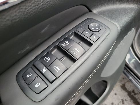 Used 2014 Jeep Grand Cherokee Overland AWD/4WD image 9