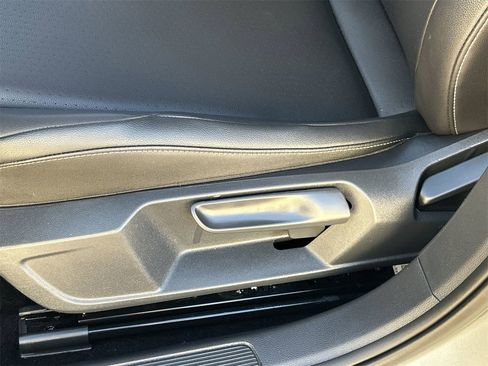 Used 2020 Volkswagen Jetta SE w/ SE Cold Weather Package image 17
