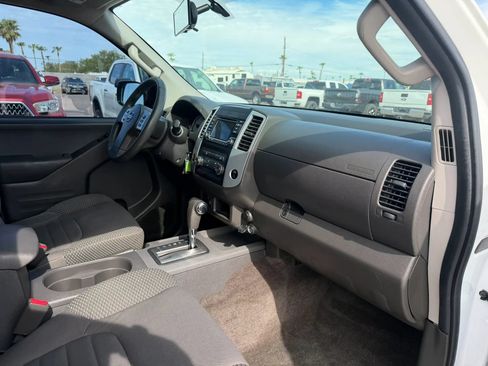 Used 2015 Nissan Frontier Desert Runner RWD image 27