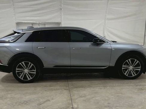 Used 2024 Cadillac Lyriq Luxury AWD/4WD image 10