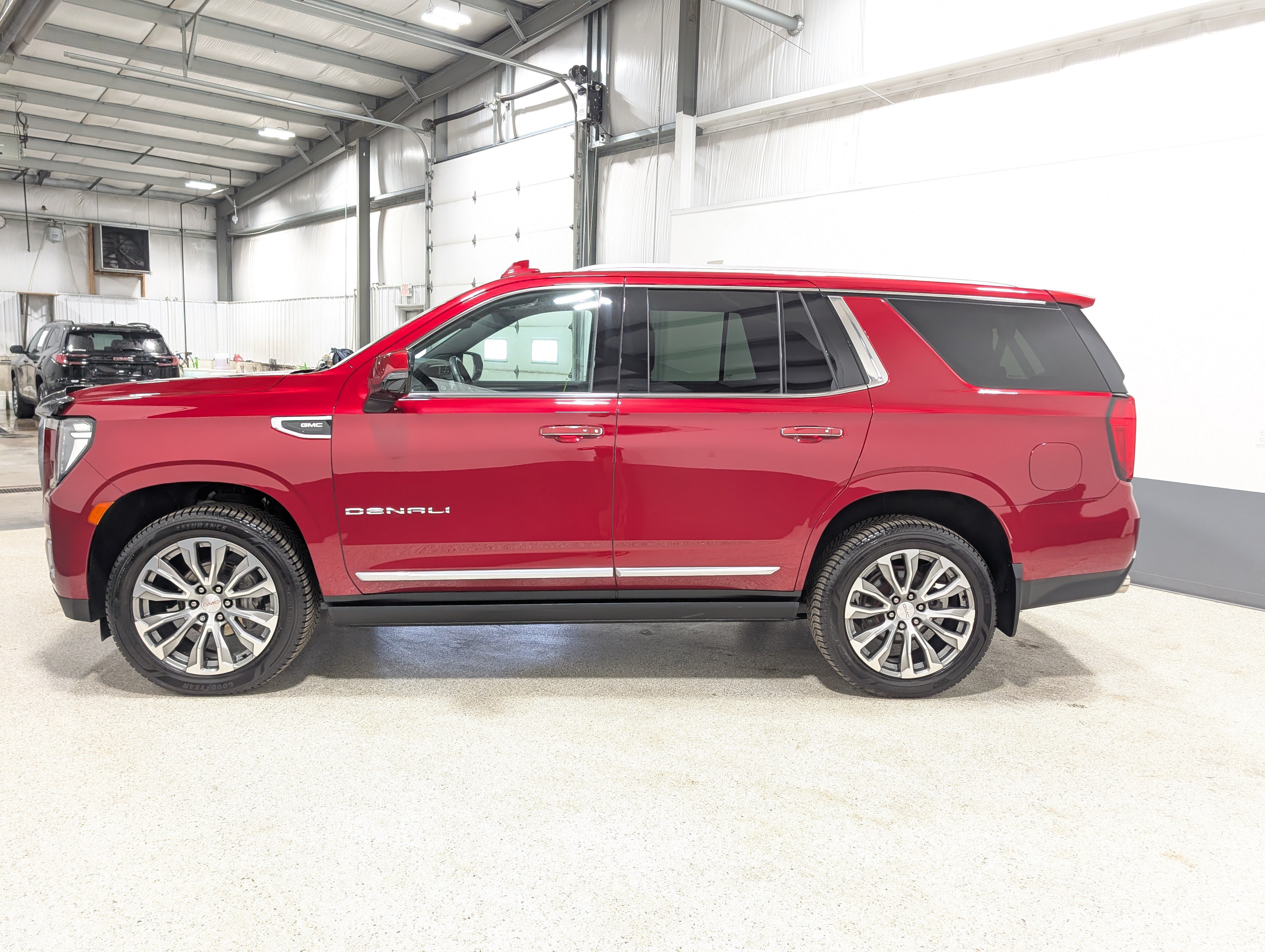 Used 2021 GMC Yukon Denali w/ Denali Premium Package AWD/4WD image 6