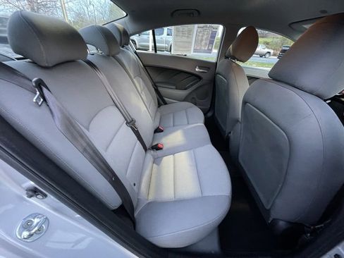 Used 2017 Kia Forte LX image 31
