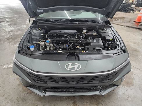 Used 2025 Hyundai Elantra SEL FWD image 35