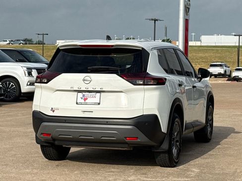 Used 2023 Nissan Rogue S image 9