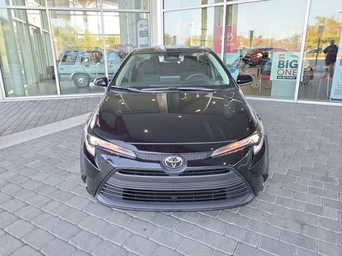Certified 2025 Toyota Corolla LE image 9