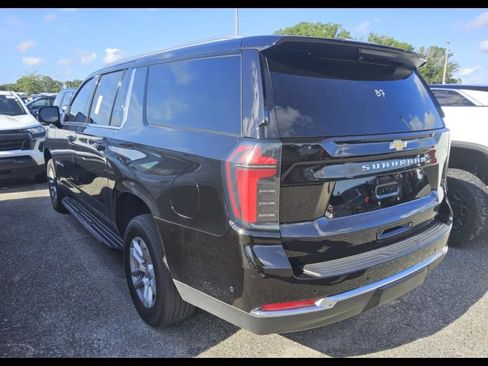 Used 2025 Chevrolet Suburban LS RWD image 4