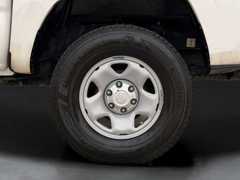 Used 2022 Toyota Tacoma SR5 RWD image 11