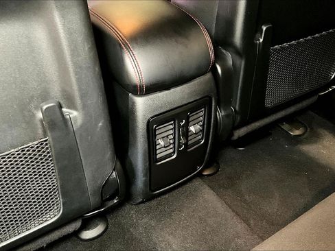 Used 2025 Dodge Durango GT AWD/4WD image 11
