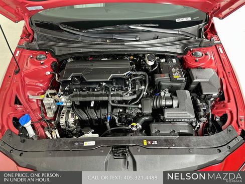 Used 2025 Hyundai Elantra Limited FWD image 32
