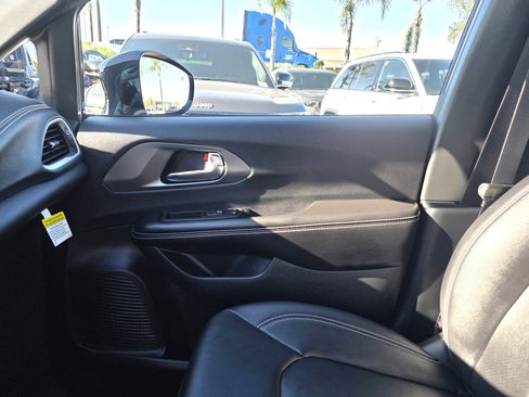 New 2026 Chrysler Pacifica Select w/ S Appearance Package image 14