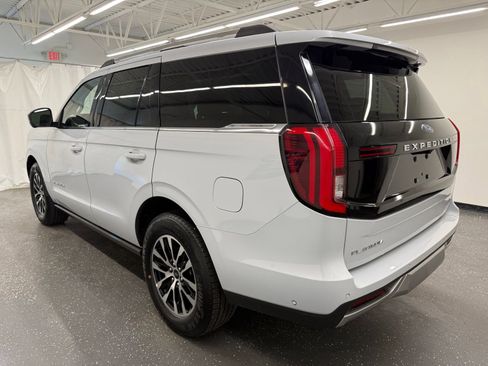 Used 2025 Ford Expedition Platinum AWD/4WD image 3