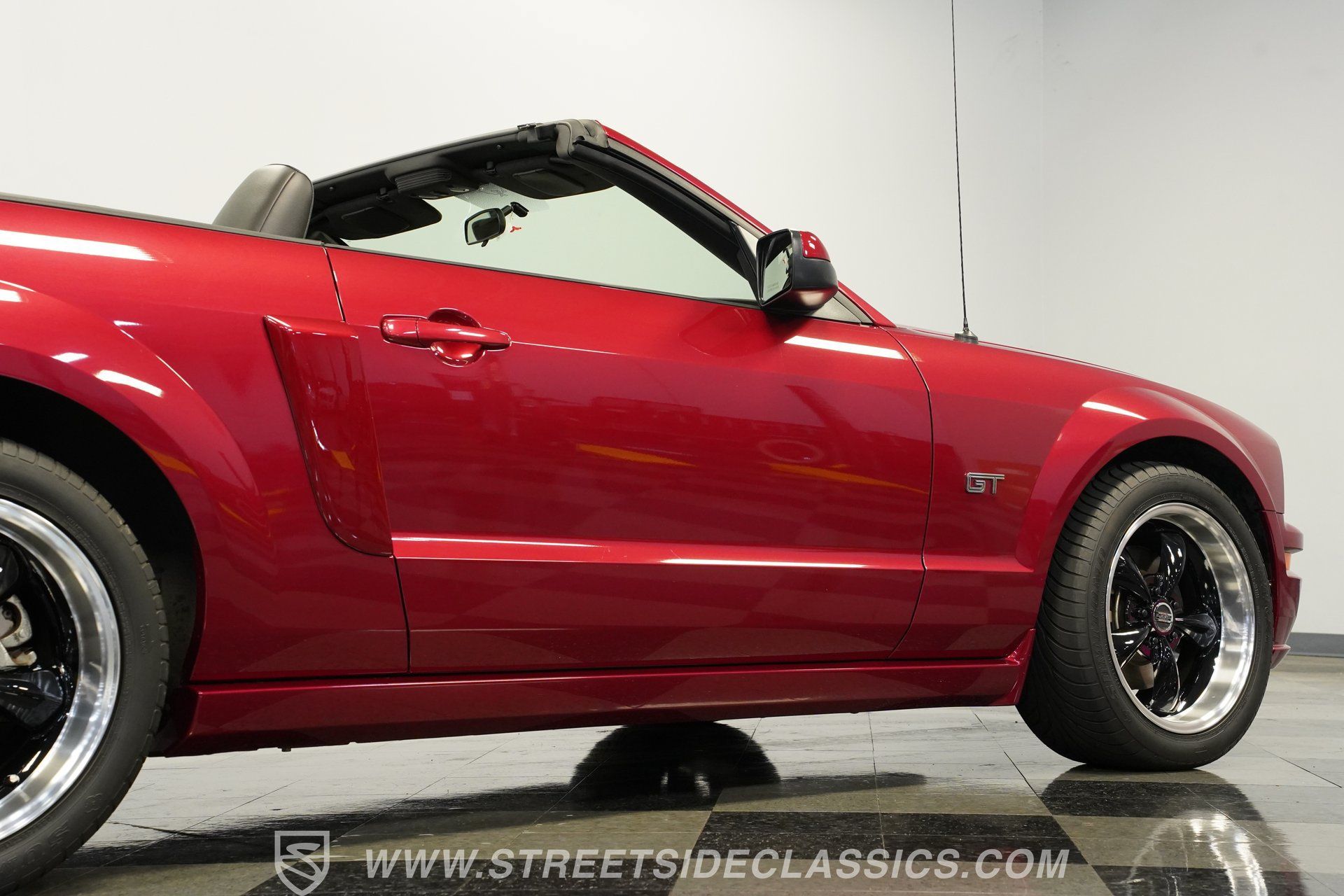 Used 2006 Ford Mustang GT RWD image 29