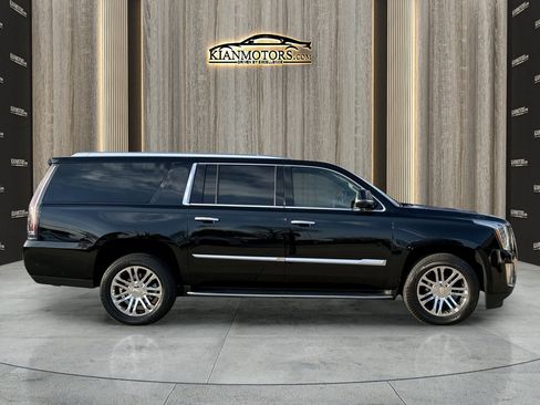 Used 2020 Cadillac Escalade ESV 2WD image 8