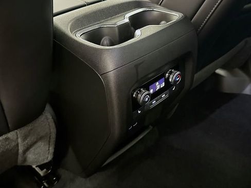 Used 2026 GMC Acadia Elevation w/ Elevation Premium Package AWD/4WD image 29