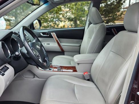 Used 2012 Toyota Highlander Limited w/ Tow Pkg image 8