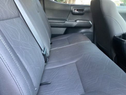 Used 2017 Toyota Tacoma TRD Off-Road image 6