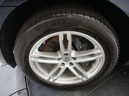 Certified 2023 Porsche Macan AWD/4WD image 13