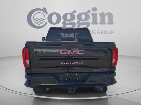 Used 2022 GMC Sierra 2500 Denali w/ Denali Black Diamond Edition AWD/4WD image 4