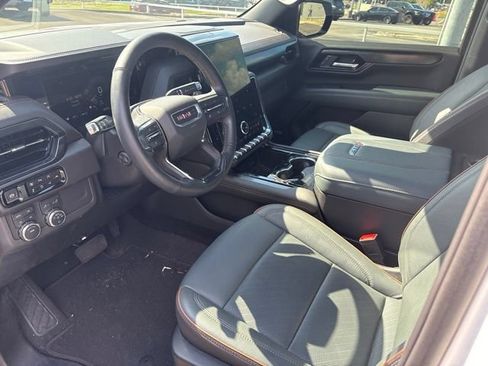 Used 2025 GMC Yukon AT4 w/ AT4 Premium Package AWD/4WD image 8