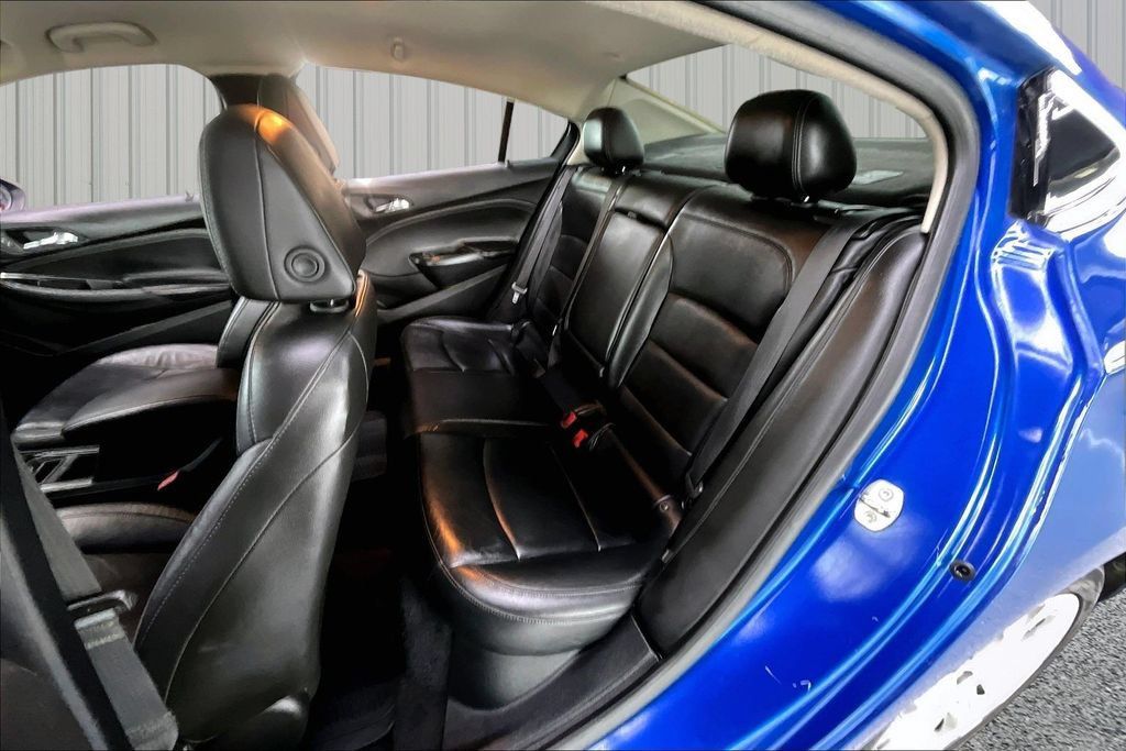 Used 2018 Chevrolet Cruze Premier w/ Enhanced Convenience Package FWD image 22