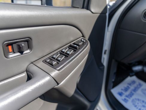 Used 2006 Chevrolet Silverado 2500 LT w/ Heavy-Duty Power Package image 33