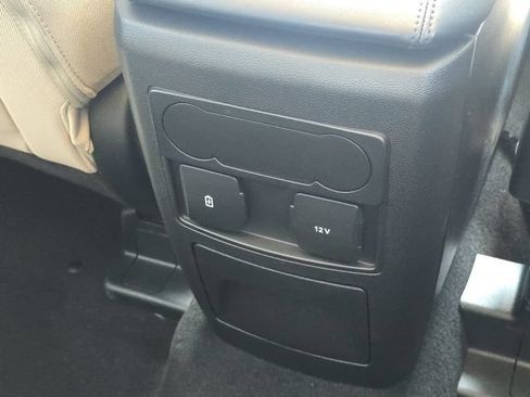 Used 2024 Ford Explorer XLT RWD image 18