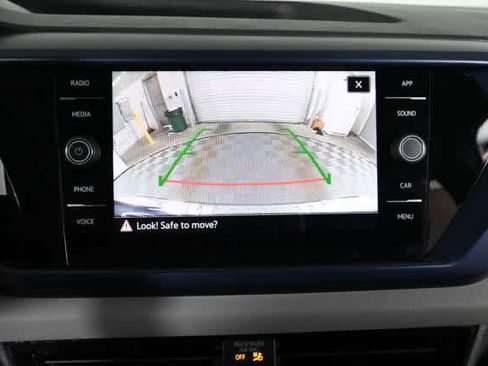 Used 2023 Volkswagen Taos SE w/ Panoramic Sunroof Package FWD image 6