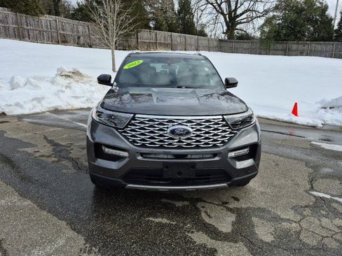 Used 2023 Ford Explorer Platinum image 2