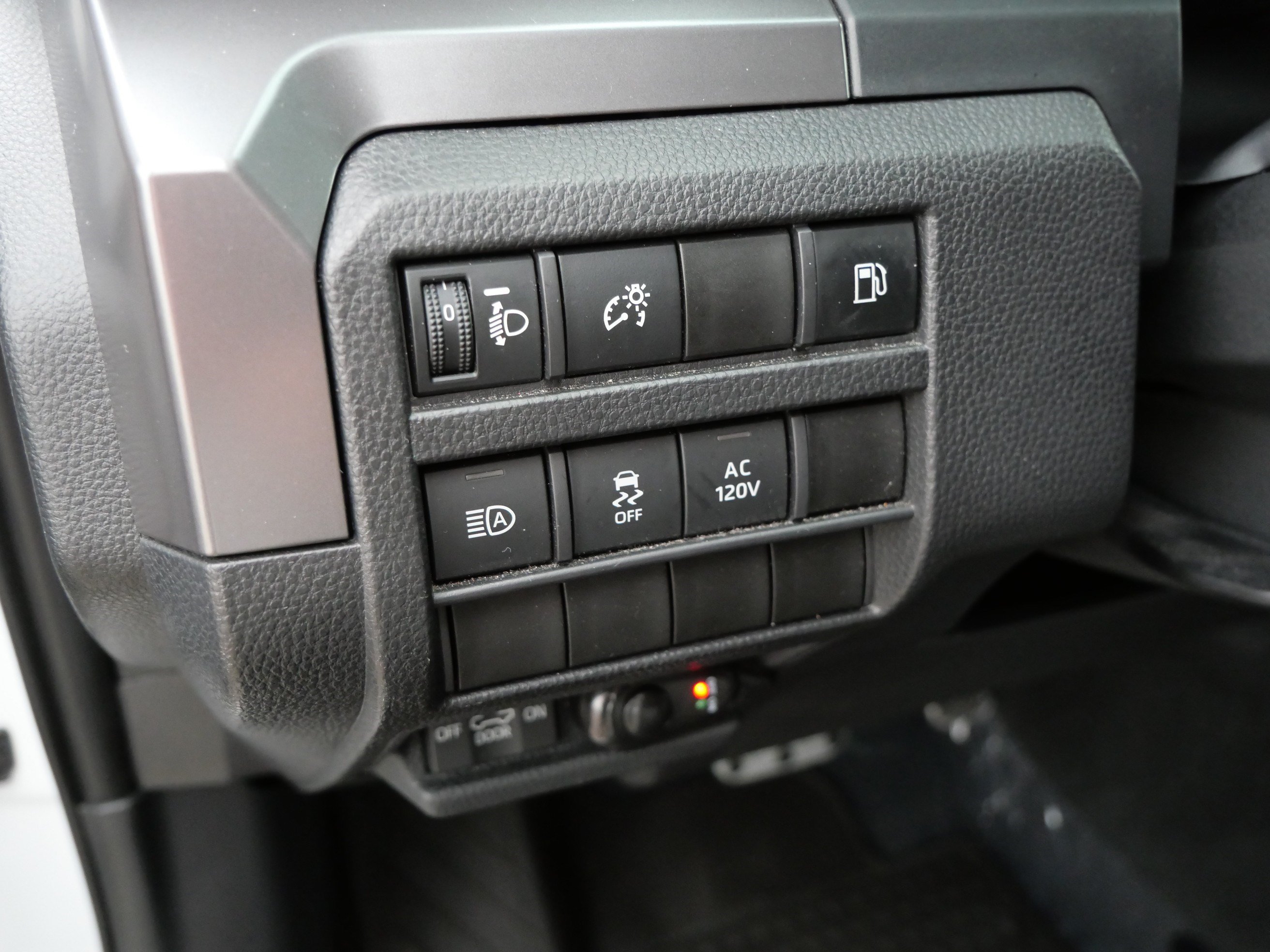 Used 2025 Toyota Tacoma TRD Sport AWD/4WD image 29