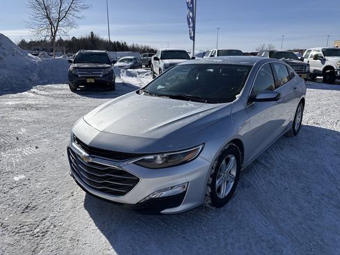Used 2021 Chevrolet Malibu LT image 3