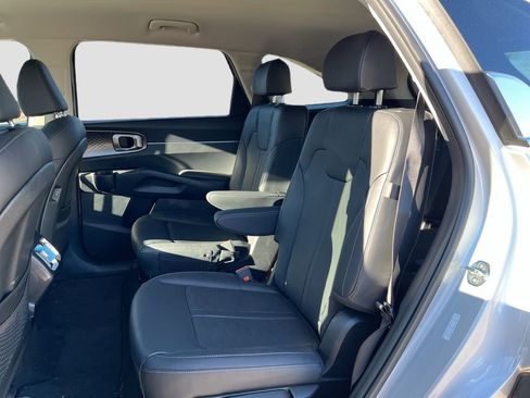 Certified 2025 Kia Sorento EX image 24