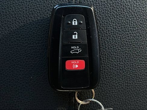 Used 2022 Toyota RAV4 XLE Premium AWD/4WD image 28