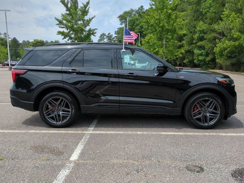 Used 2025 Ford Explorer ST-Line w/ ST-Line Street Pack AWD/4WD image 3