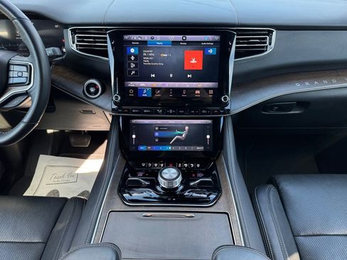 Used 2024 Jeep Grand Wagoneer L Base image 16