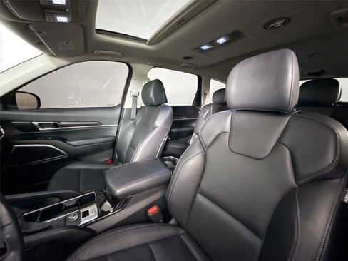 Used 2023 Kia Telluride S w/ S Sunroof Package FWD image 3