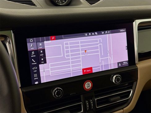 Certified 2025 Porsche Macan image 20