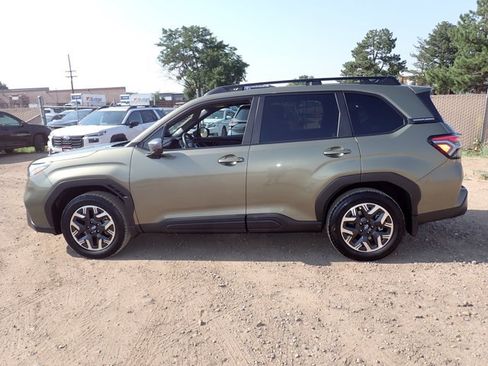 Used 2026 Subaru Forester Premium AWD/4WD image 2