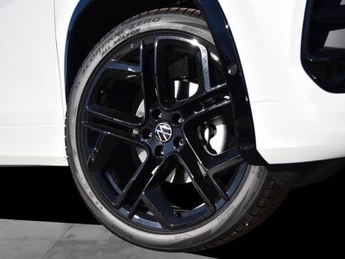 New 2026 Volkswagen Tiguan SE R-Line image 3