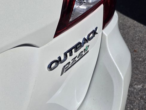 Used 2017 Subaru Outback 2.5i Limited image 8