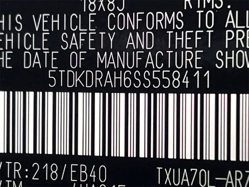 New 2025 Toyota Highlander XLE image 34